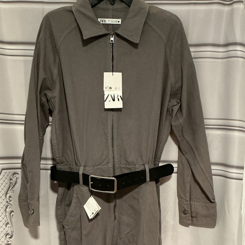 NWT ZARA ZARA LONG BELTED JUMPSUIT
COLLECTION SIZE L
🚨PRICE FIRM NO DISCOUNT - Picture 2 of 13